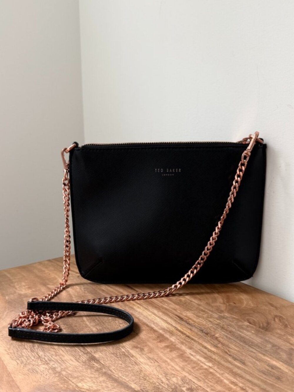 TED BAKER London Black Saffiano Crossgrain Leather Chain Crossbody Bag Clutch
